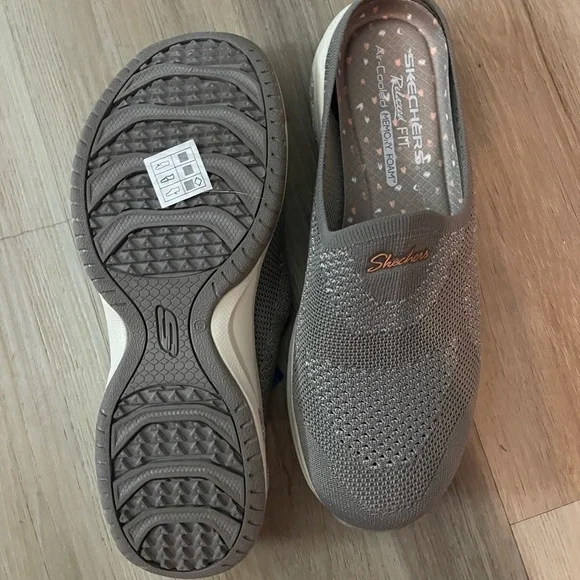 Skechers Women's Gray Slip-On Loafers - Picture 4 of 4